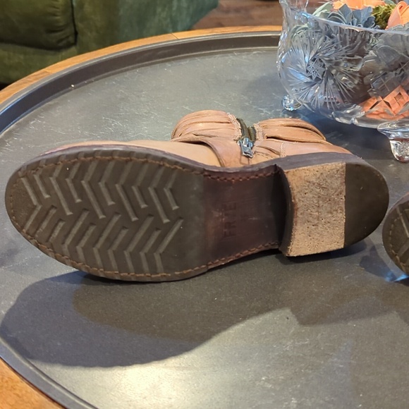 Frye moto boot. Size 7 - Picture 8 of 13